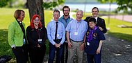 Das Bild zeigt von links nach rechts Birgit Hamrich, Jessica Kogoj, John Dorhauer, Jonas Pabst, Rainer Brunßen, Melva Victorino, Wolfram Wirbelauer