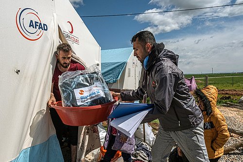 Nothilfe Türkei Verteilung von Nothilfe nach dem Erdbeben in der Türkei
